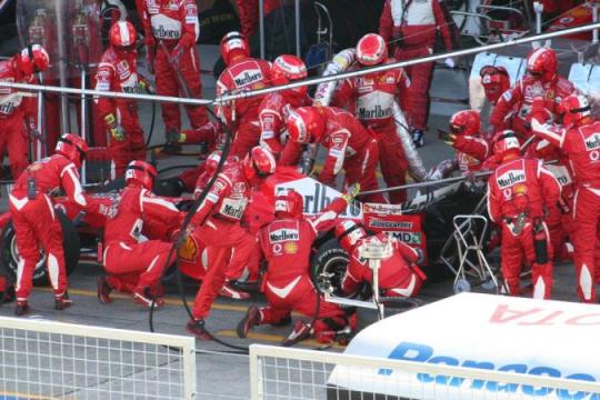 F1车队领队如何在幕后影响团队成功