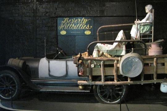 《比佛利山庄的乡巴佬》卡车：不仅是道具，更是生存智慧的象征