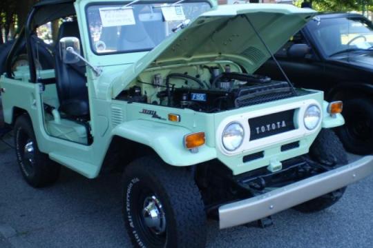 一男子称让朋友驾驶他的1970年丰田陆地巡洋舰FJ40后，车辆神秘失踪