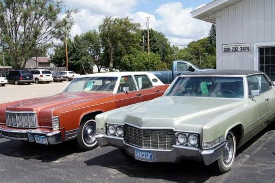 1969年林肯大陆与凯迪拉克DeVille：豪华之争，谁主沉浮？