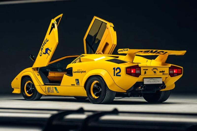 Camel F1 Countach and Lotus 5