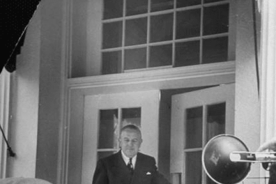 如何像老板一样潇洒地走进房间