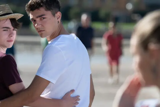 恐同现象依然存在，我们该如何自我反省并帮助他人克服？