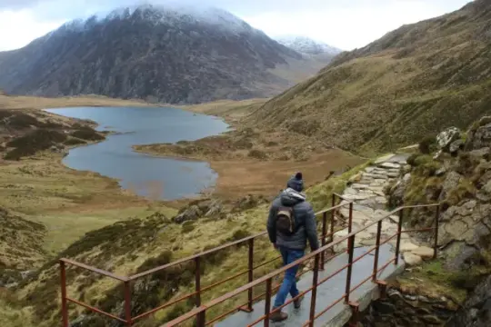 夏日自然探秘：英国最佳骑行与露营目的地推荐