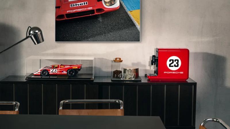 限量版咖啡机与917赛车模型