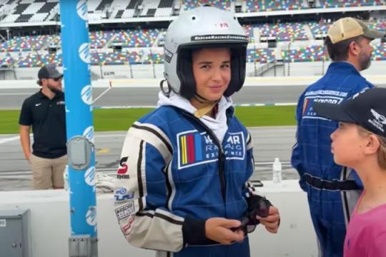 凯·特朗普首次驾驶NASCAR赛车险些晕厥