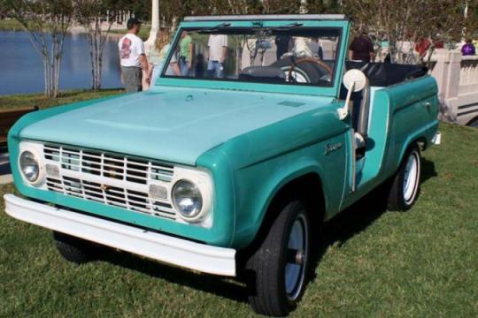 1966款Jeep CJ-5与1966款Ford Bronco：一款成为传奇，一款坚守实用