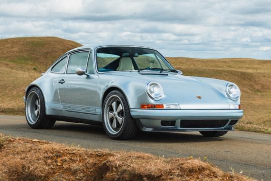 Theon Design金属蓝保时捷964改装车，动力重量比超越GT3 RS