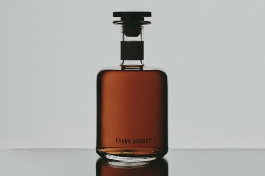 Frank August三年品牌斩获2025年度最佳波本威士忌