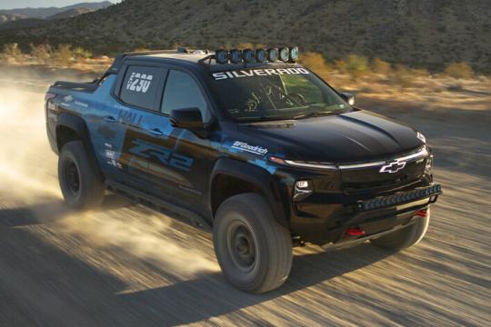 雪佛兰Silverado EV ZR2：出厂打造的1100马力越野赛车