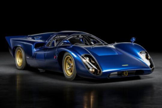 60年代传奇赛车Lola T70由史蒂夫·麦昆与马里奥·安德烈蒂驾驶，如今焕新登场