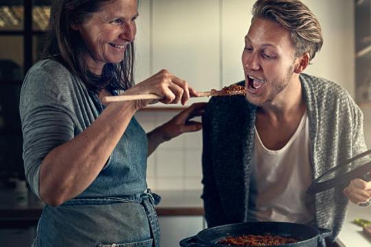 男人如何对待母亲，透露了他们的真实品格