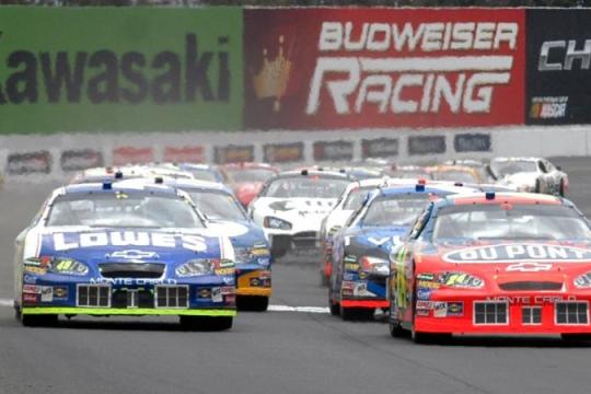 NASCAR公路赛“特邀高手”为何如此危险？