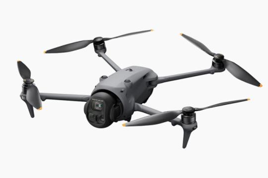 大疆Mavic 4 Pro引领航拍革命，首创360°无限旋转云台