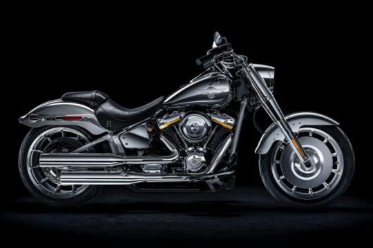 哈雷戴维森庆祝Fat Boy传奇35周年，推出镀铬灰幽灵限量版
