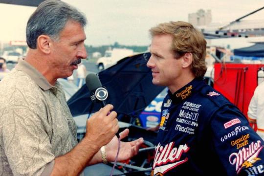 Rusty Wallace的短道赛技巧及其持久影响力解析