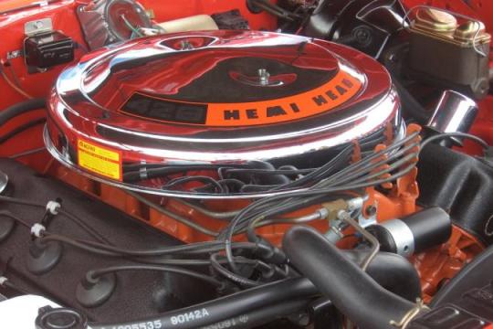 定义美国马力竞赛的经典发动机