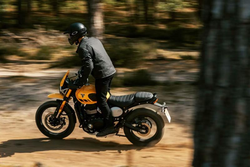 Triumph Scrambler 400xc 3