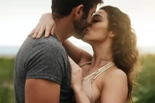 法式接吻技巧，让你彻底改变锁唇方式