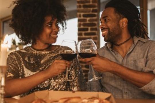 室内约会的10个有趣创意