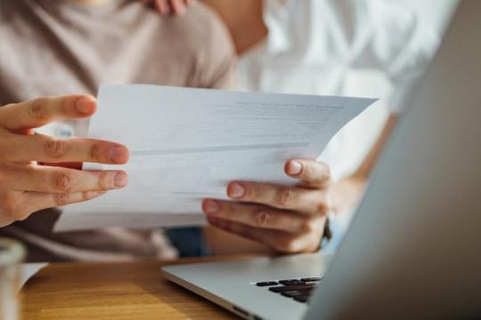 如何判断你和伴侣的财务观念是否契合（以及不契合时该怎么办）