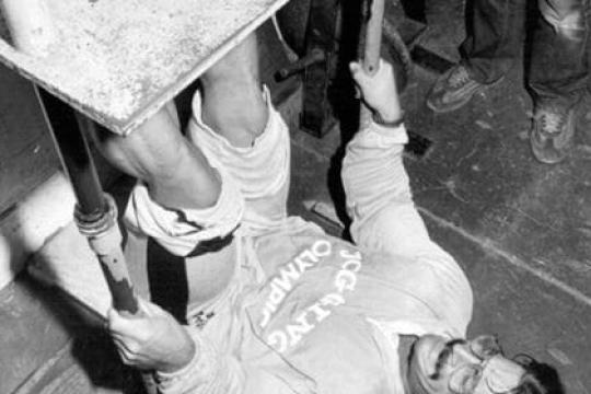 传奇健美运动员迈克·门茨的重负荷训练法：实现最大肌肉增长