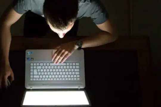 “色情成瘾”是真的吗？专家怎么看，以及如何判断自己是否有此问题