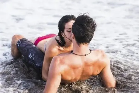 从淋浴到海洋，教你如何安全享受水中性爱