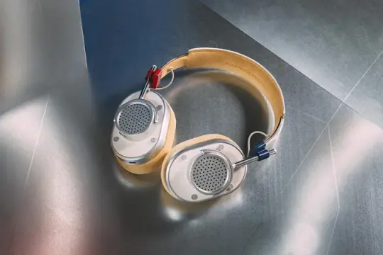 Coldplay贝斯手携手Master & Dynamic 推出灵感源自阿波罗任务的限量耳机