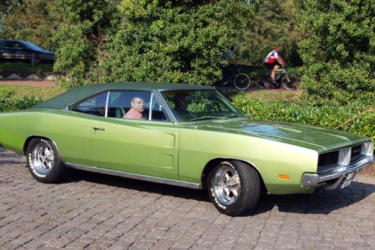 一男子信任好友保管1969款道奇挑战者，几天后竟在网上看到爱车被挂卖