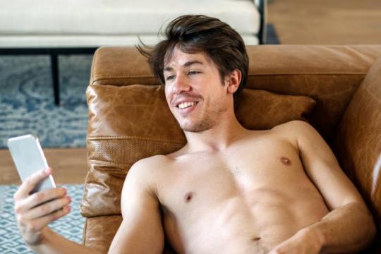 想给她发露骨照片？先看看这篇文章