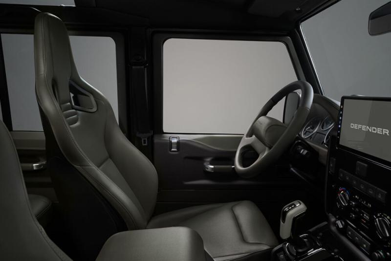 Land Rover Classic Defender V8 Octa Colours 3