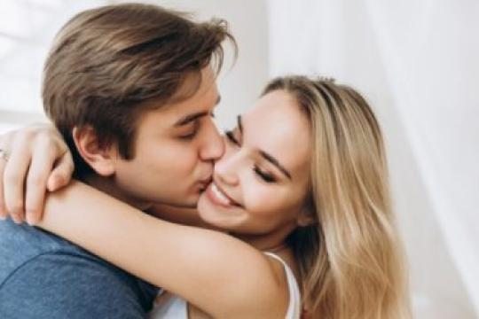 让男生喜欢你的11个有效技巧