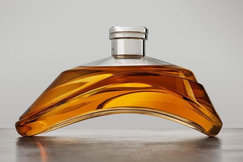 Bowmore x Aston Martin ARC 54 1