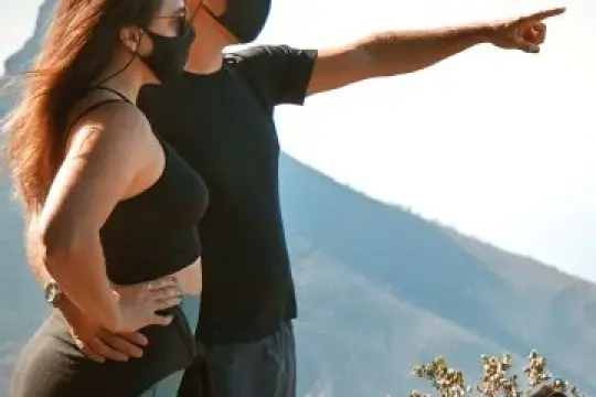 在约会前谈论新冠疫情虽尴尬，却不可避免