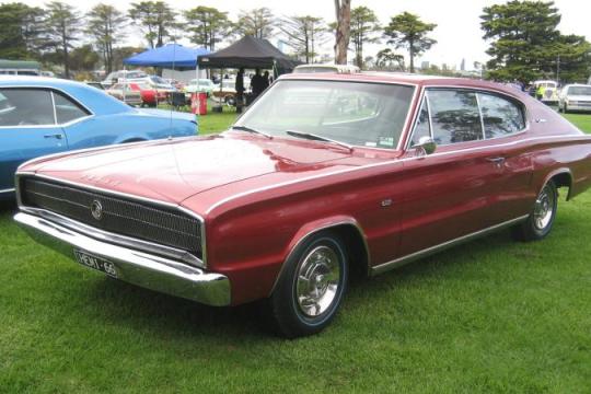 1966款道奇Charger Hemi：426马力的强悍动力让驾驶者措手不及