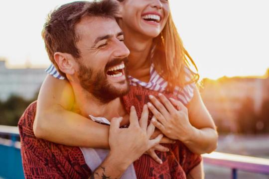 为什么女性喜欢幽默的男人？专家总结的9大原因