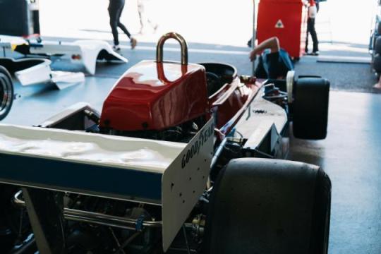 F1动力单元：工程、化学与创新的完美融合