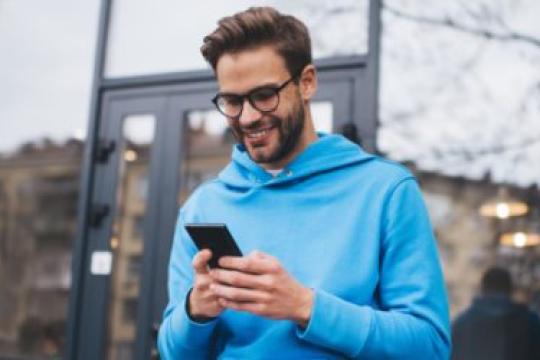 如何通过短信与女生调情：11个技巧与示例