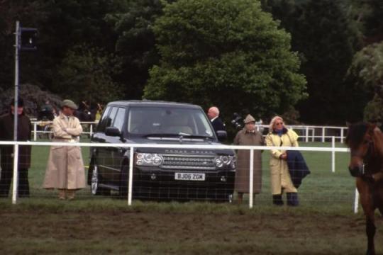 伊丽莎白二世女王的揽胜现身拍卖——珍贵照片曝光