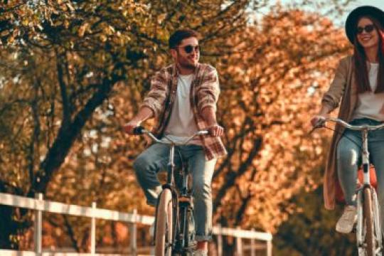 不依赖交友软件：12种有效的线下约会方式