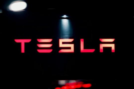 特斯拉因疑似门把手失灵致命车祸被起诉