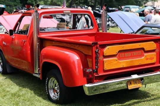 1978款Dodge Lil Red Express皮卡：外观零件比机械零件更难寻