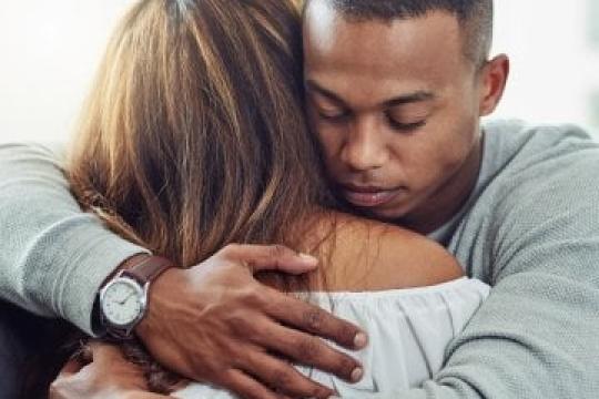 专家建议：帮助伴侣应对丧失的最佳方式