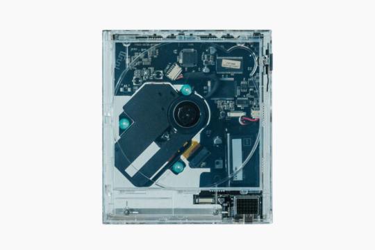 这款透明CD播放器让实体音乐媒体焕发新潮魅力