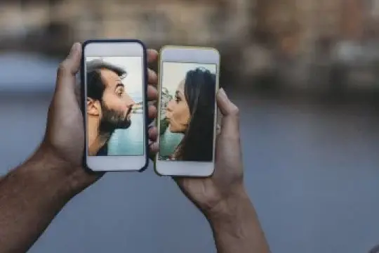 疫情期间约会：寻找爱情比以往更加困难