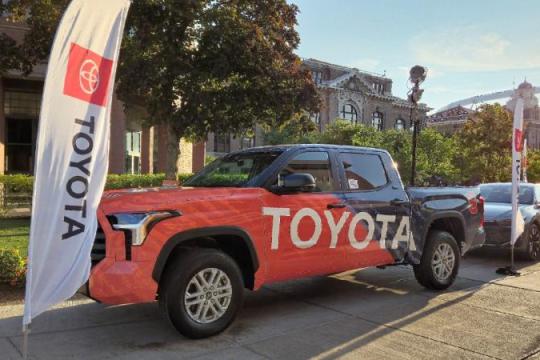 丰田召回12.7万辆卡车和SUV，因发动机熄火风险