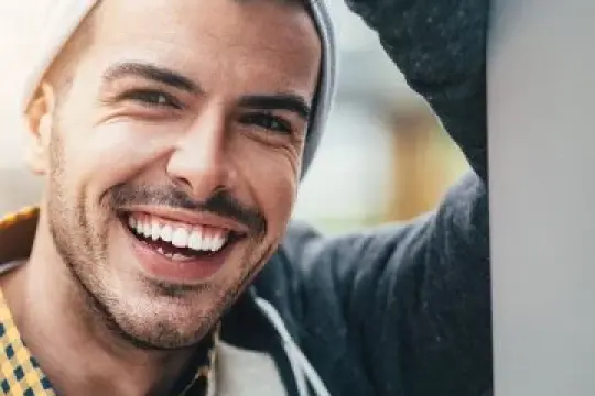 轻松焕亮笑容：无需繁琐的美白牙贴推荐