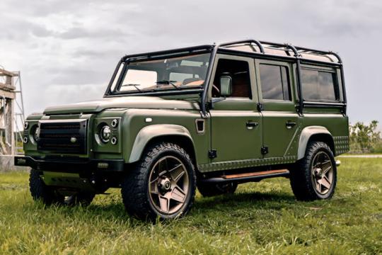 经典路虎卫士搭载700马力增压GM V8与手动变速箱