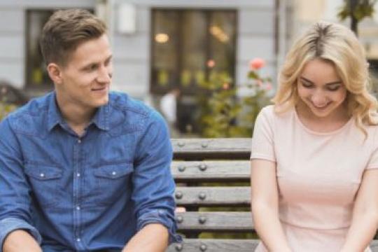 35个女孩喜欢你却不想表现出来的明显信号